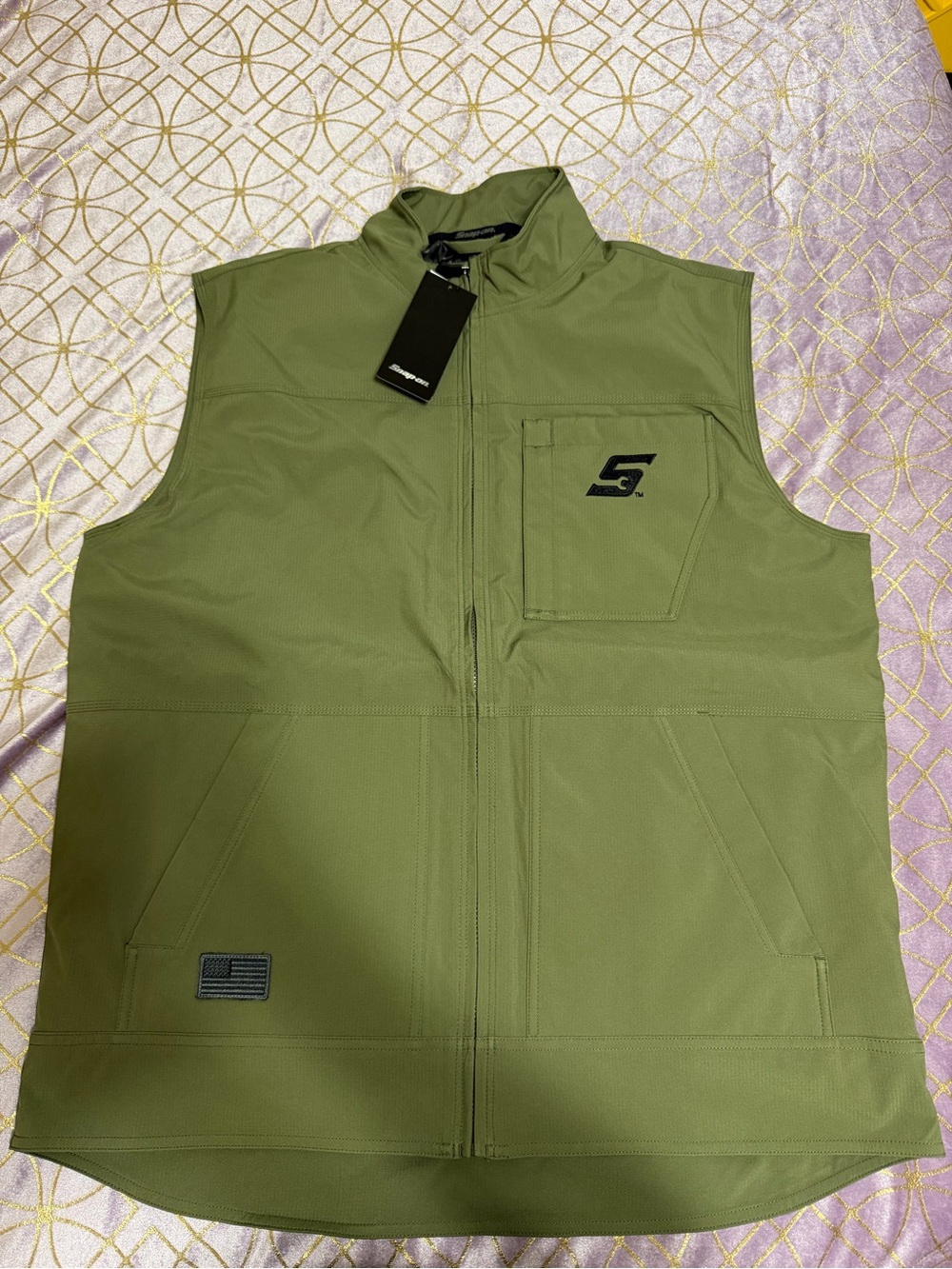 💥 MENS NWT Snap on Olive Green Softshell Vest